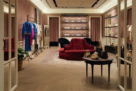 Gucci riapre a Napoli: in via dei Mille con uno store a 3 piani